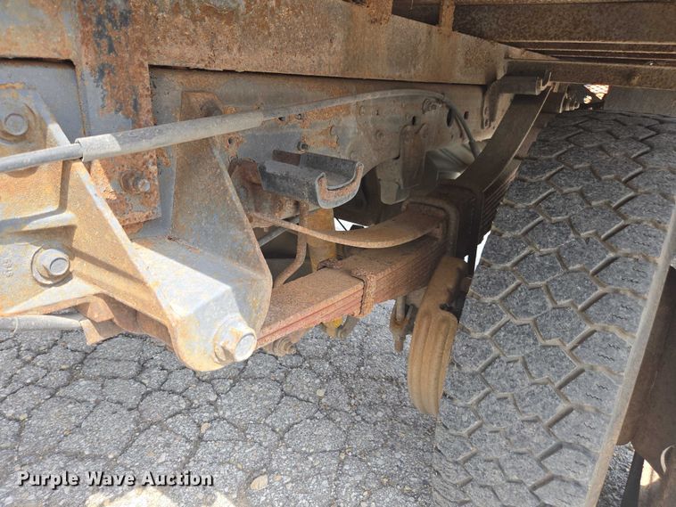 image for item DE2214 2003 Ford F450 Super Duty flatbed truck