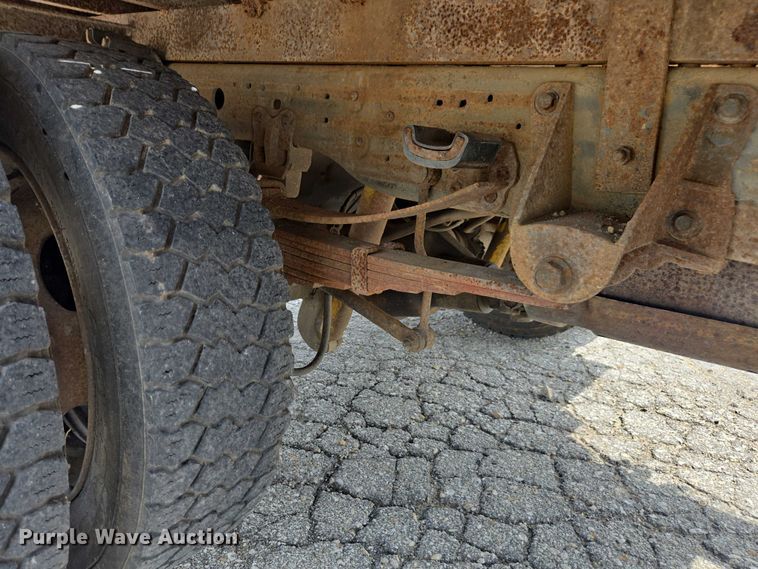 image for item DE2214 2003 Ford F450 Super Duty flatbed truck