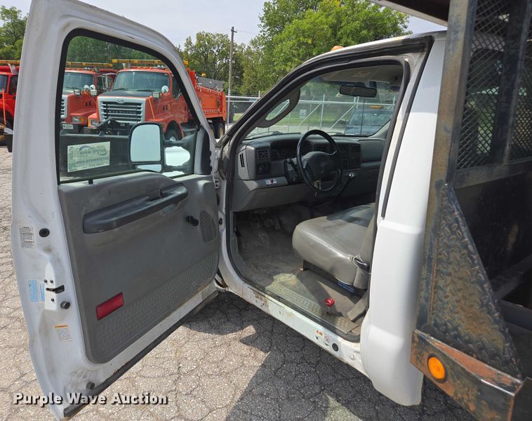 image for item DE2214 2003 Ford F450 Super Duty flatbed truck