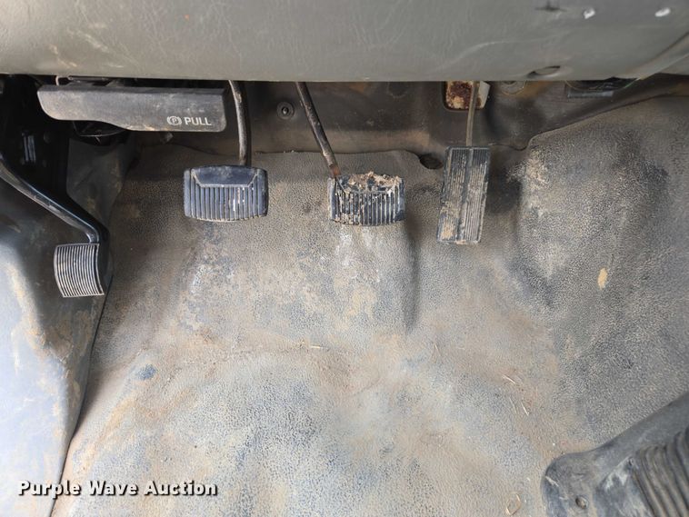 image for item DE2214 2003 Ford F450 Super Duty flatbed truck