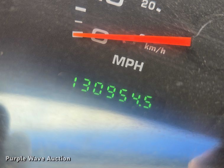 image for item DE2214 2003 Ford F450 Super Duty flatbed truck