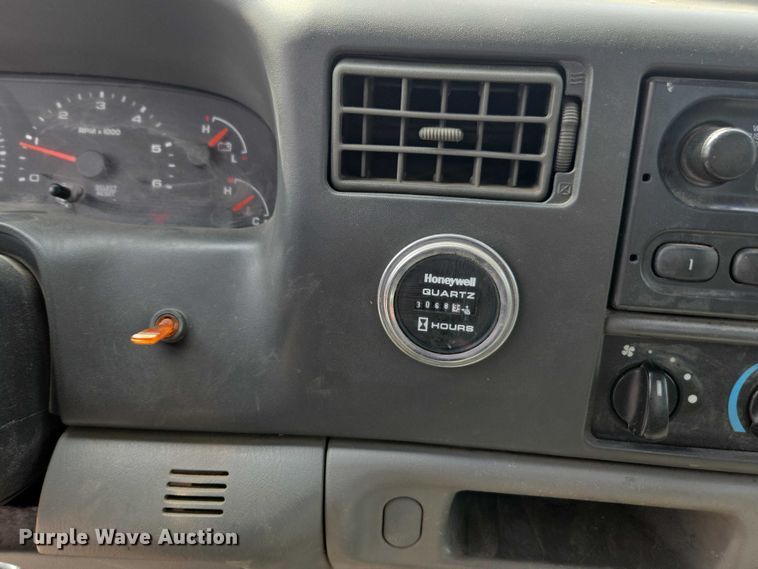 image for item DE2214 2003 Ford F450 Super Duty flatbed truck