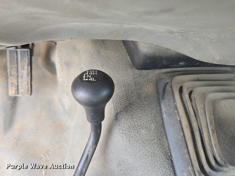 image for item DE2214 2003 Ford F450 Super Duty flatbed truck