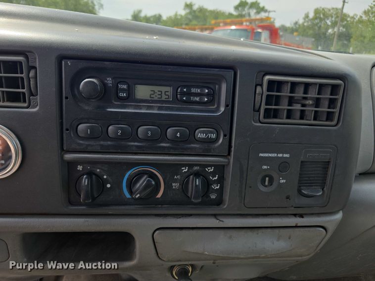 image for item DE2214 2003 Ford F450 Super Duty flatbed truck