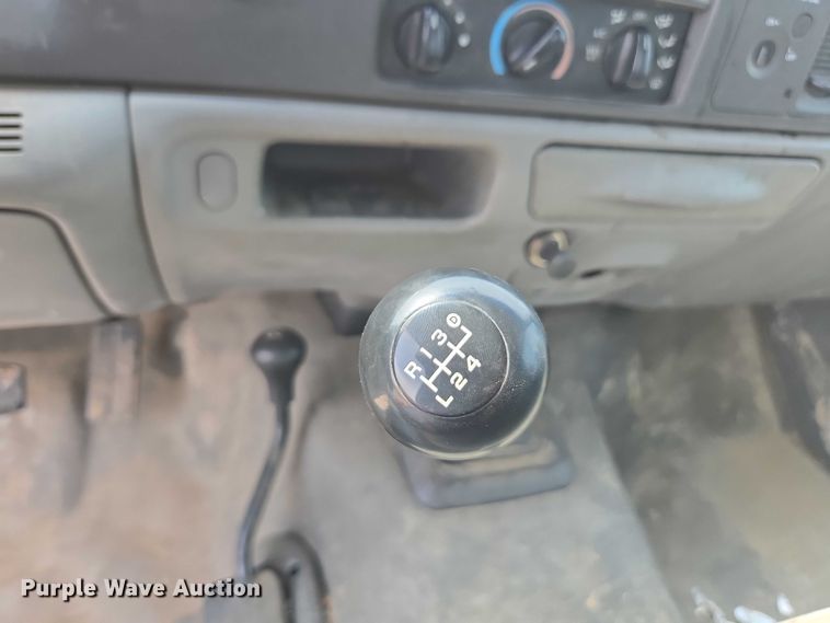 image for item DE2214 2003 Ford F450 Super Duty flatbed truck