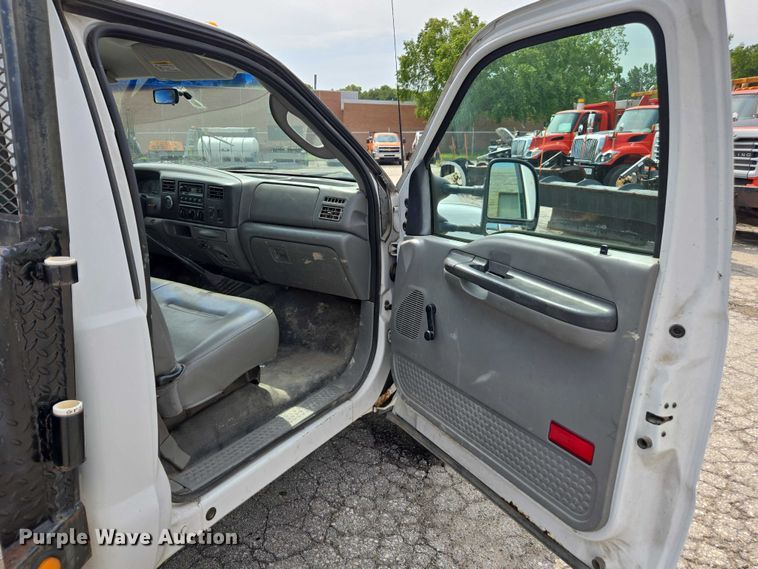 image for item DE2214 2003 Ford F450 Super Duty flatbed truck