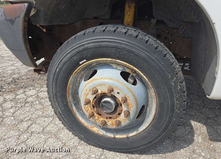 image for item DE2214 2003 Ford F450 Super Duty flatbed truck