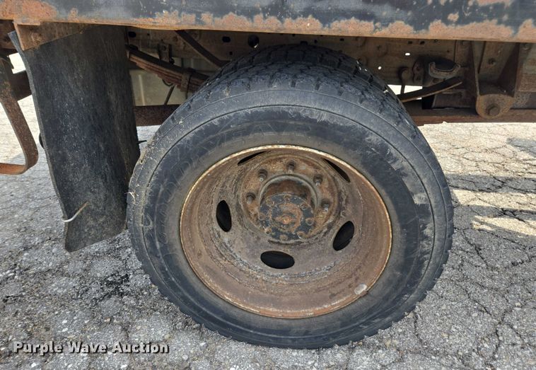 image for item DE2214 2003 Ford F450 Super Duty flatbed truck