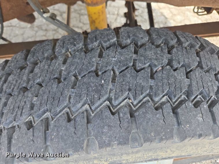 image for item DE2214 2003 Ford F450 Super Duty flatbed truck