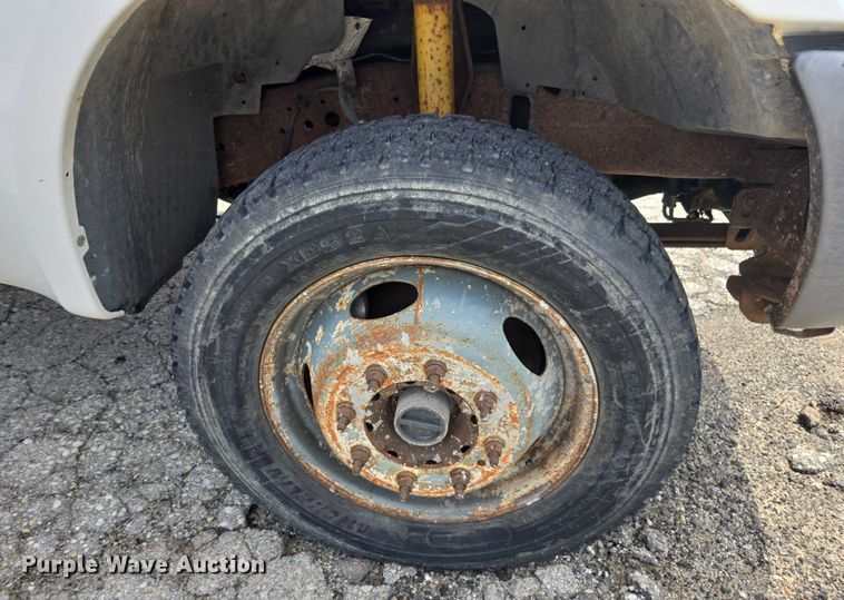 image for item DE2214 2003 Ford F450 Super Duty flatbed truck