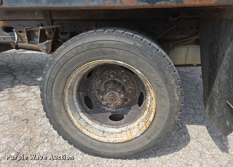 image for item DE2214 2003 Ford F450 Super Duty flatbed truck