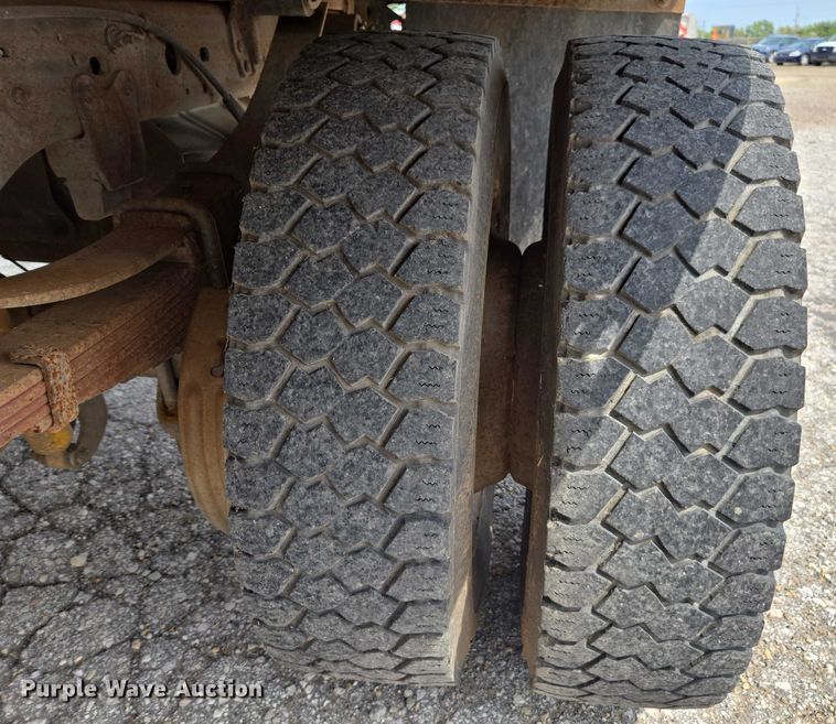 image for item DE2214 2003 Ford F450 Super Duty flatbed truck