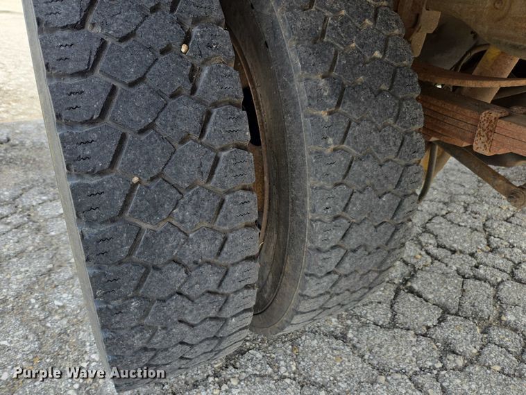 image for item DE2214 2003 Ford F450 Super Duty flatbed truck