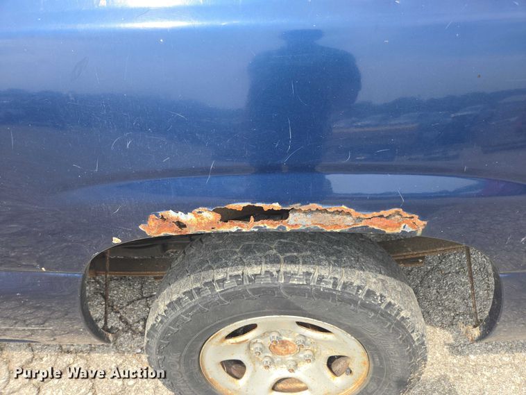 image for item DE2215 2002 Chevrolet Silverado 1500 pickup truck