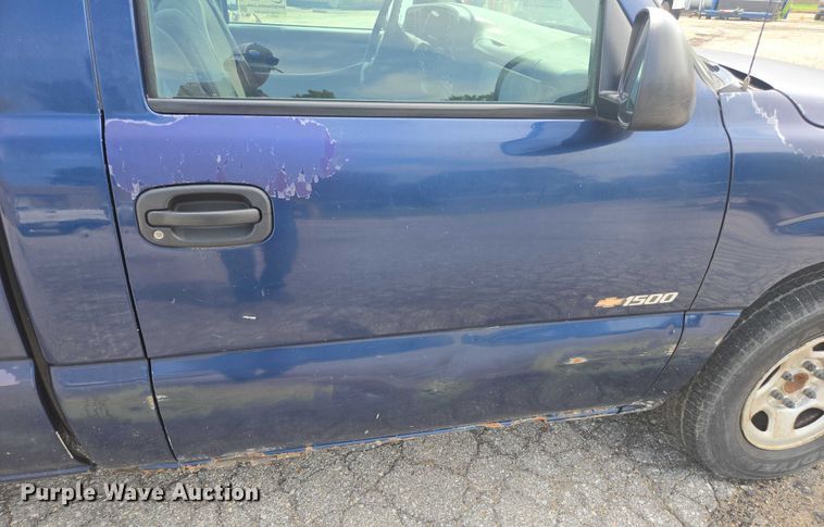 image for item DE2215 2002 Chevrolet Silverado 1500 pickup truck