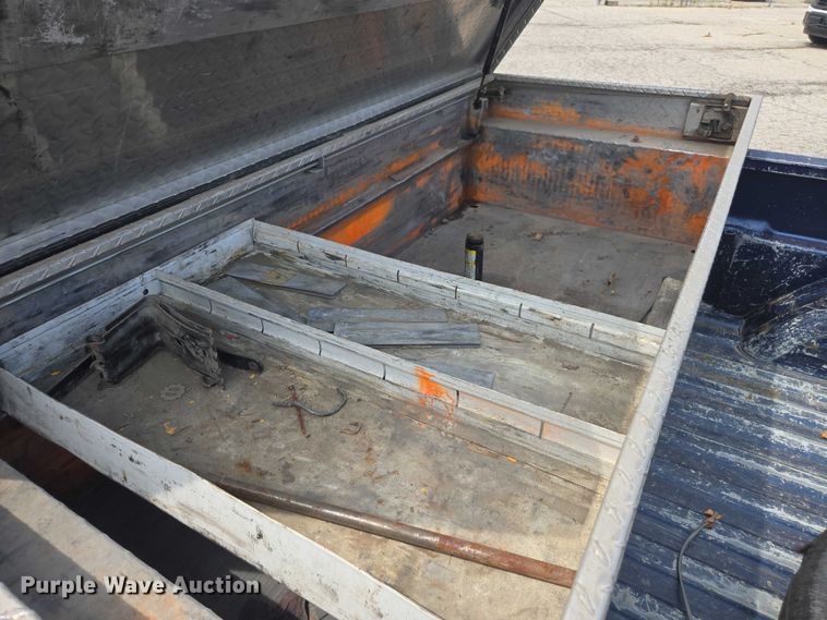 image for item DE2215 2002 Chevrolet Silverado 1500 pickup truck