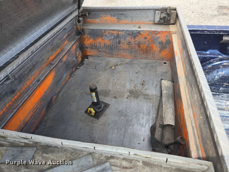 image for item DE2215 2002 Chevrolet Silverado 1500 pickup truck