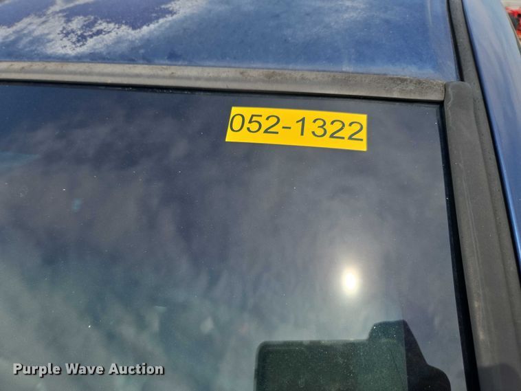 image for item DE2215 2002 Chevrolet Silverado 1500 pickup truck