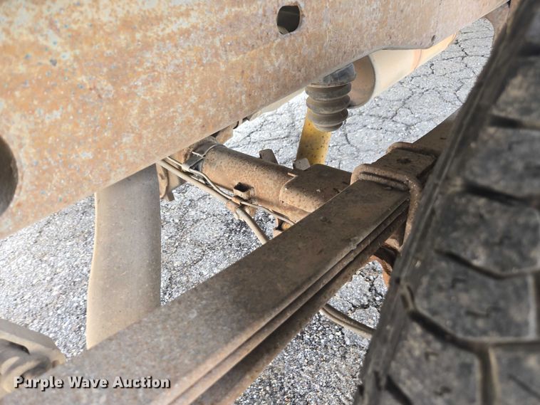 image for item DE2215 2002 Chevrolet Silverado 1500 pickup truck