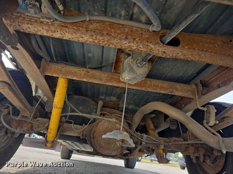 image for item DE2215 2002 Chevrolet Silverado 1500 pickup truck