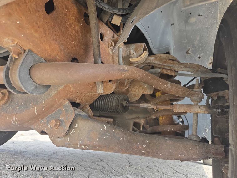 image for item DE2215 2002 Chevrolet Silverado 1500 pickup truck