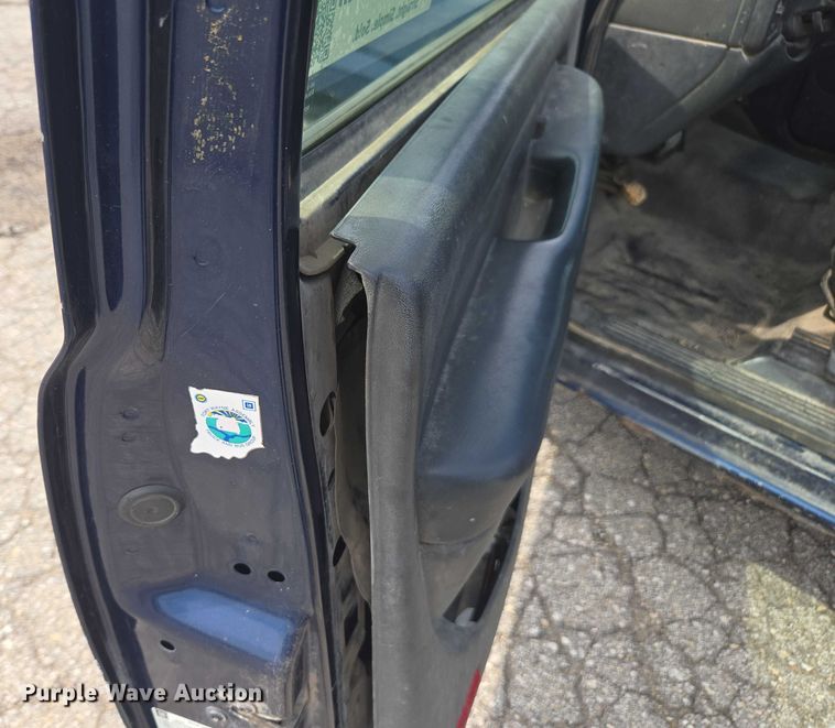 image for item DE2215 2002 Chevrolet Silverado 1500 pickup truck