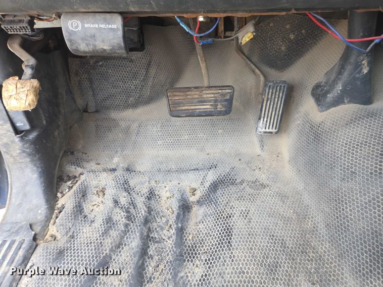 image for item DE2215 2002 Chevrolet Silverado 1500 pickup truck