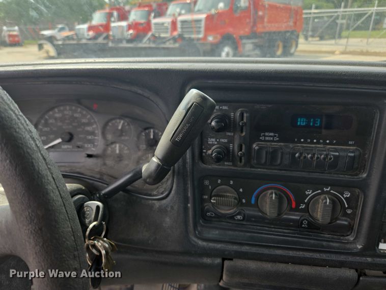 image for item DE2215 2002 Chevrolet Silverado 1500 pickup truck