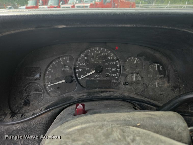 image for item DE2215 2002 Chevrolet Silverado 1500 pickup truck