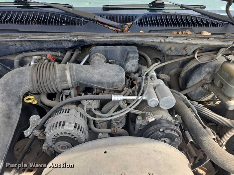 image for item DE2215 2002 Chevrolet Silverado 1500 pickup truck