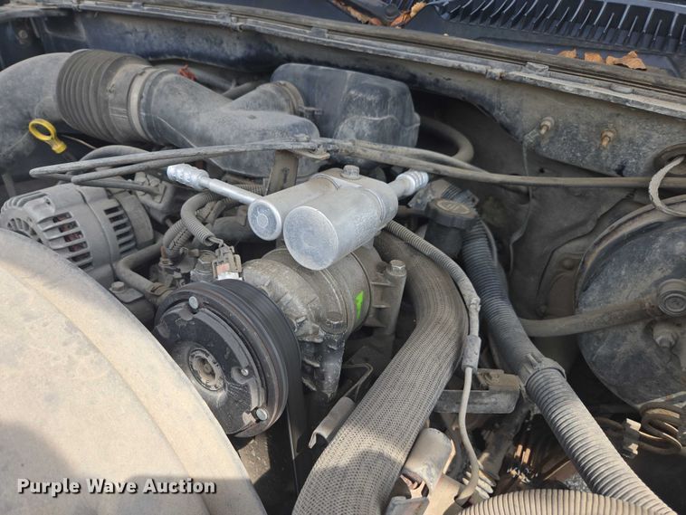 image for item DE2215 2002 Chevrolet Silverado 1500 pickup truck