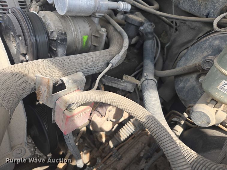 image for item DE2215 2002 Chevrolet Silverado 1500 pickup truck