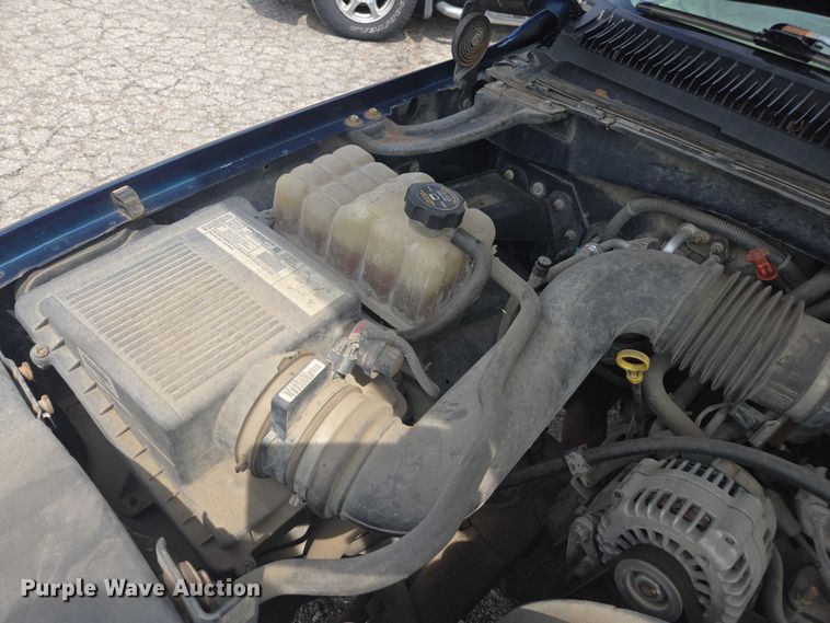 image for item DE2215 2002 Chevrolet Silverado 1500 pickup truck