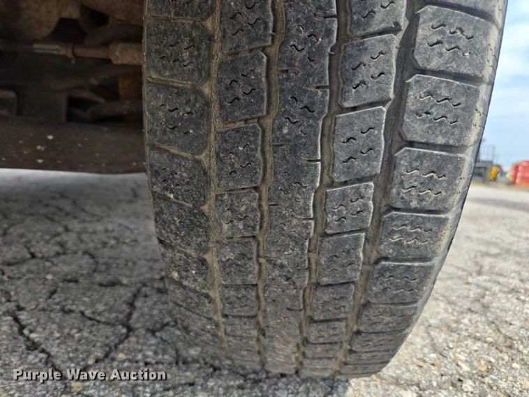 image for item DE2215 2002 Chevrolet Silverado 1500 pickup truck