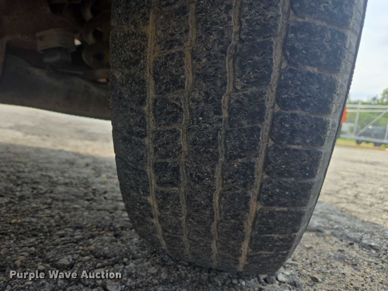 image for item DE2215 2002 Chevrolet Silverado 1500 pickup truck