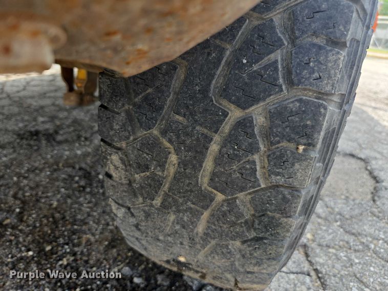 image for item DE2215 2002 Chevrolet Silverado 1500 pickup truck