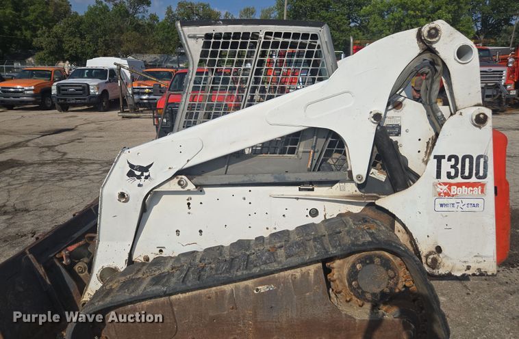 image for item DE2216 2007 Bobcat T300 tracked skid steer loader