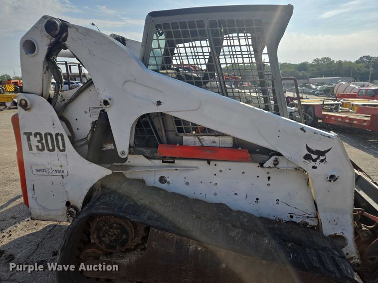 image for item DE2216 2007 Bobcat T300 tracked skid steer loader