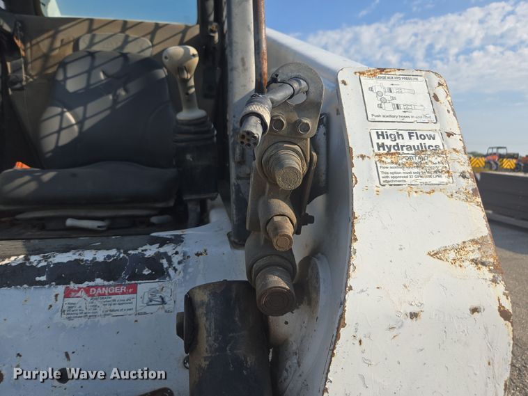 image for item DE2216 2007 Bobcat T300 tracked skid steer loader