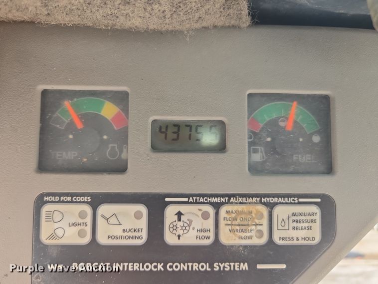 image for item DE2216 2007 Bobcat T300 tracked skid steer loader