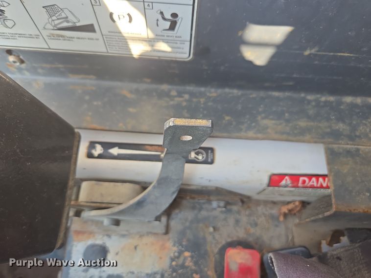 image for item DE2216 2007 Bobcat T300 tracked skid steer loader