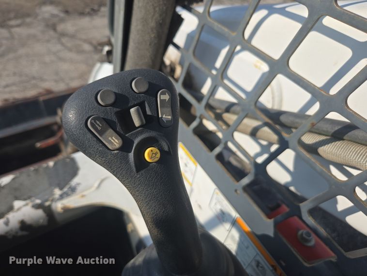 image for item DE2216 2007 Bobcat T300 tracked skid steer loader