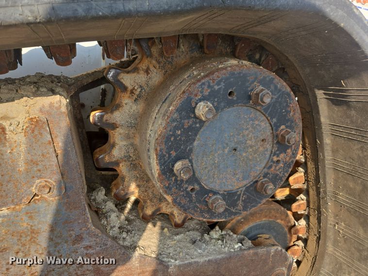 image for item DE2216 2007 Bobcat T300 tracked skid steer loader