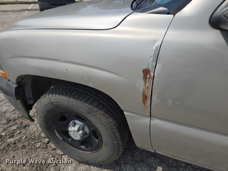 image for item DE2217 2006 Chevrolet Suburban 1500 SUV