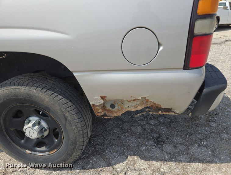 image for item DE2217 2006 Chevrolet Suburban 1500 SUV