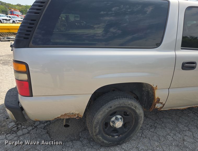 image for item DE2217 2006 Chevrolet Suburban 1500 SUV