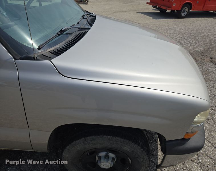 image for item DE2217 2006 Chevrolet Suburban 1500 SUV