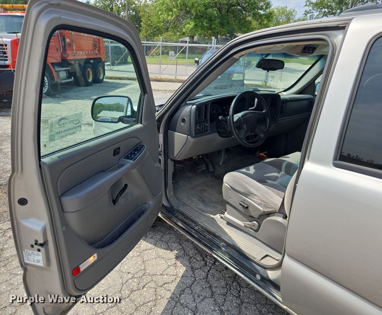 image for item DE2217 2006 Chevrolet Suburban 1500 SUV