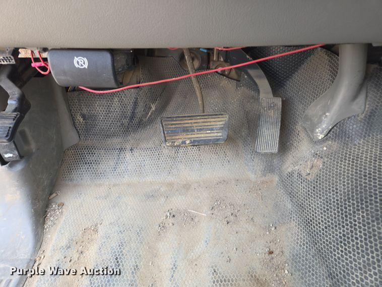 image for item DE2217 2006 Chevrolet Suburban 1500 SUV