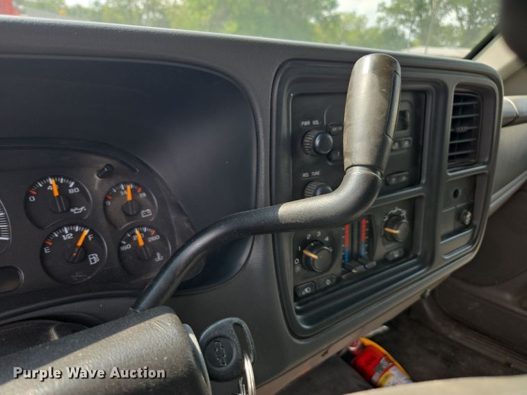 image for item DE2217 2006 Chevrolet Suburban 1500 SUV